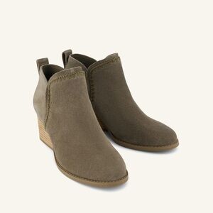 Kaia Wedge Boot - Olive 12 NWT